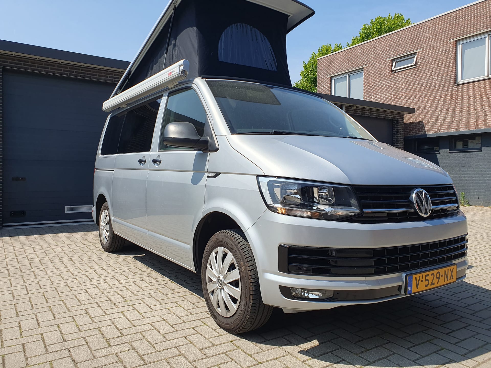 Volkswagen Transporter buscamper op maat gebouwd door Bencampers